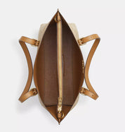 Coach Mollie Tote 25 en Lona Signature Beige con Detalles en Cuero Marrón