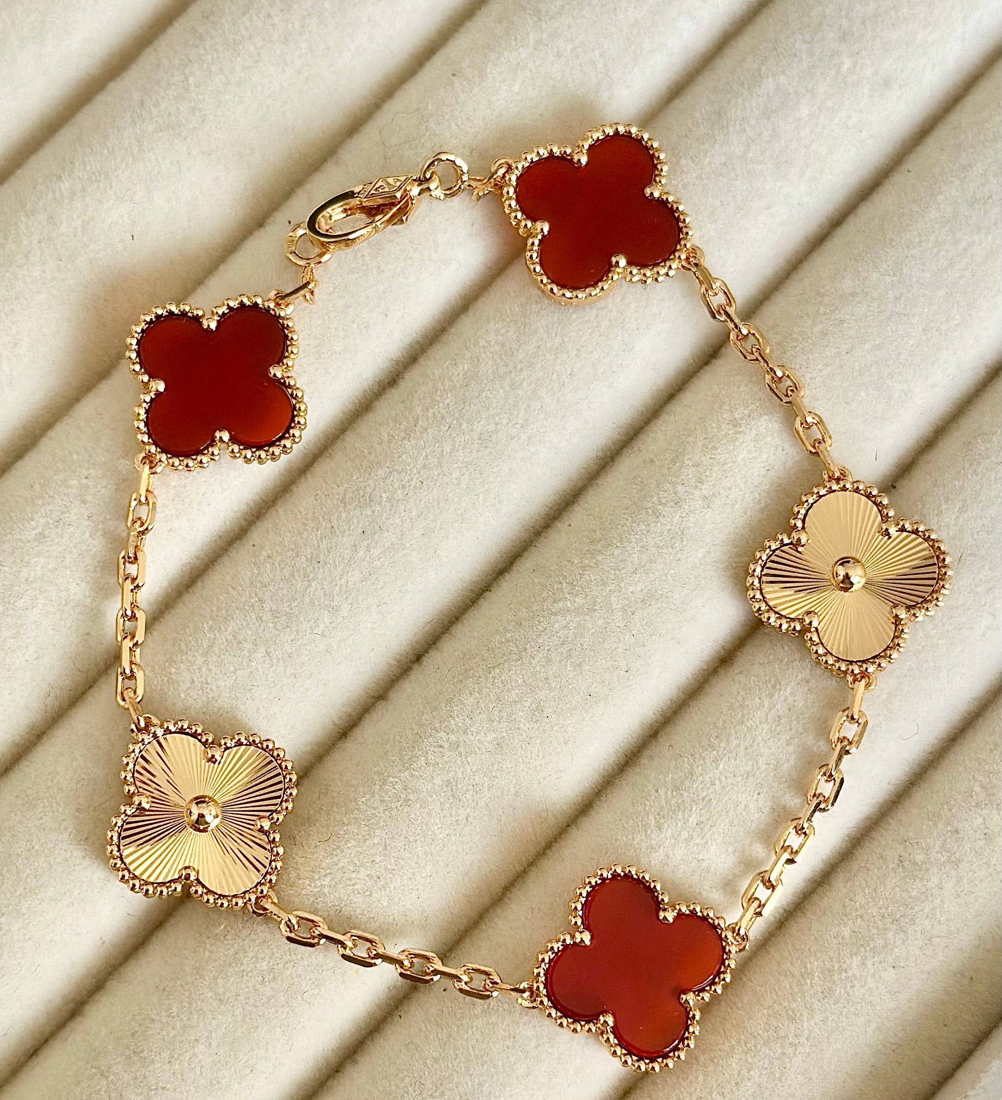 Pulsera Van Cleef Rojos y Rose Gold Alhambra Vintage 5 Tréboles