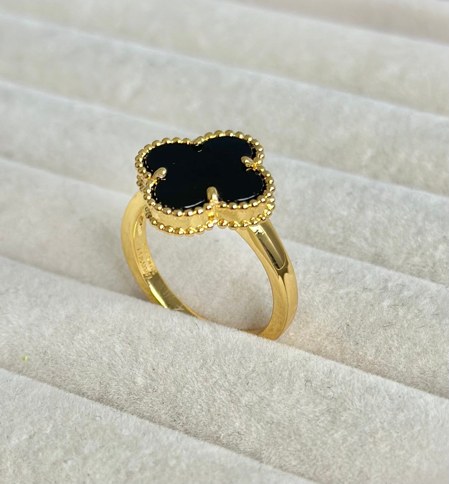 Anillo Van Cleef Alhambra Vintage Negro