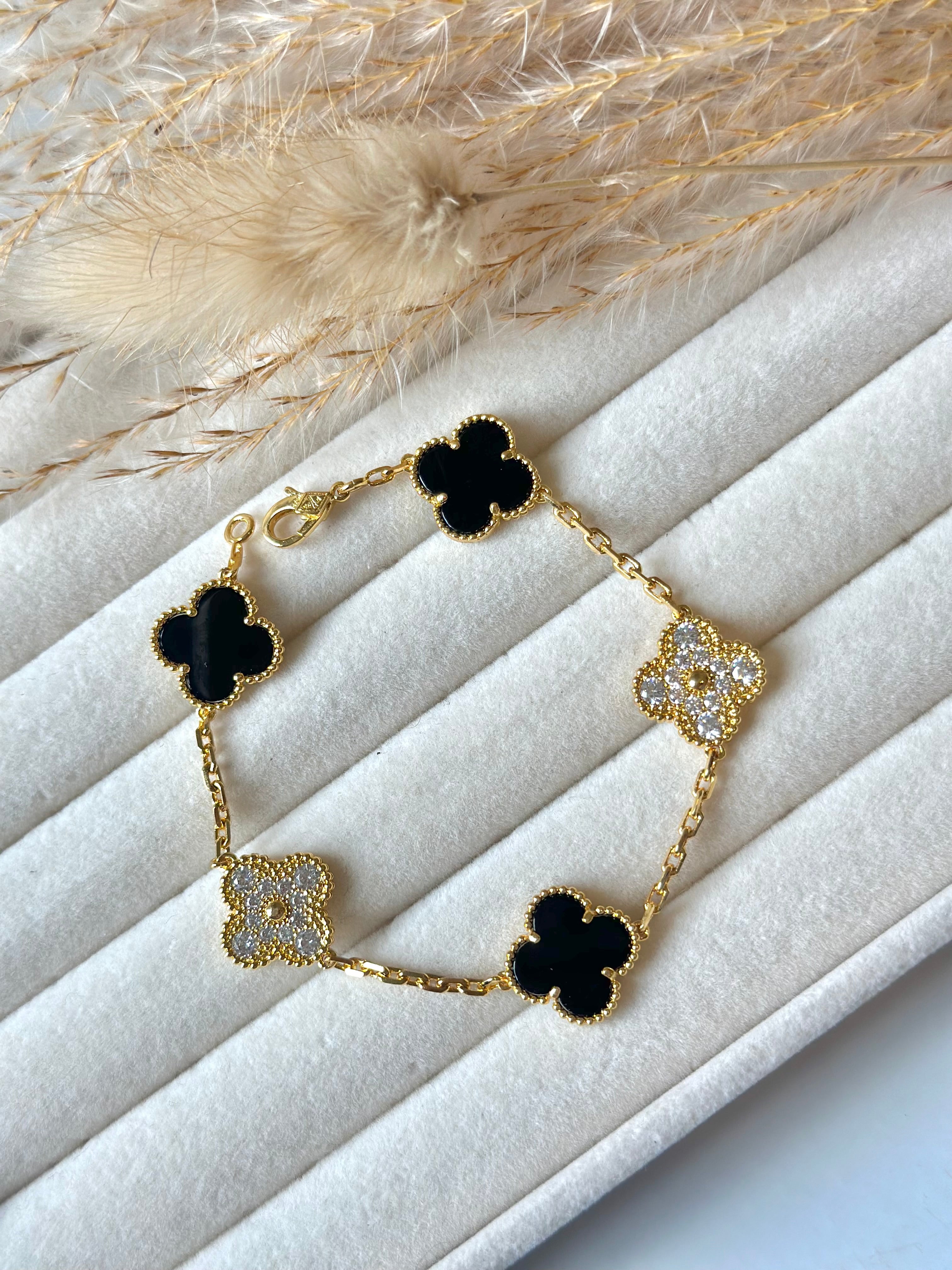 Pulsera Van Cleef Alhambra vintage 5 Tréboles Negro y Dorado