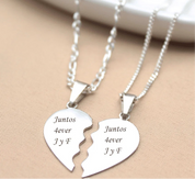 Dúo de Collares Corazón a Mitad Grabables en Acero Inoxidable