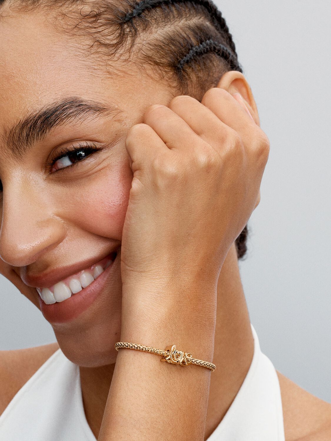 Charm Love Escrito a Mano Dorado