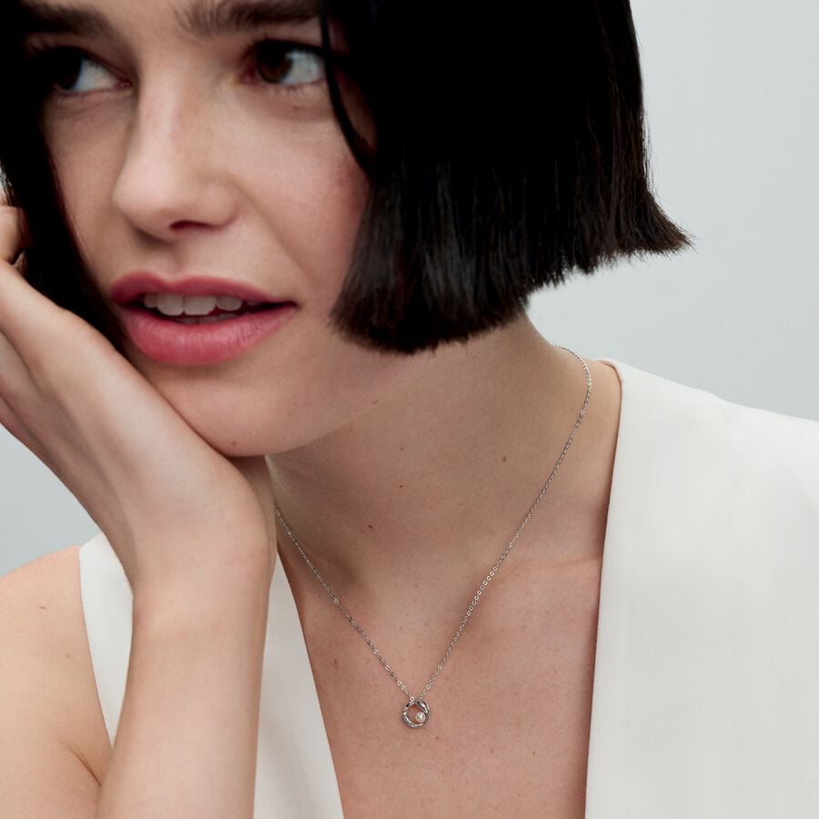 Collar Círculo Forma Orgánica en Pavé y Perla Cultivada de Agua Dulce