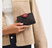 Coach Wallet In Signature Canvas interior rojo