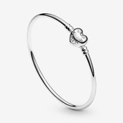 Pulsera rígida Moments en plata de ley con cierre Corazón para charms